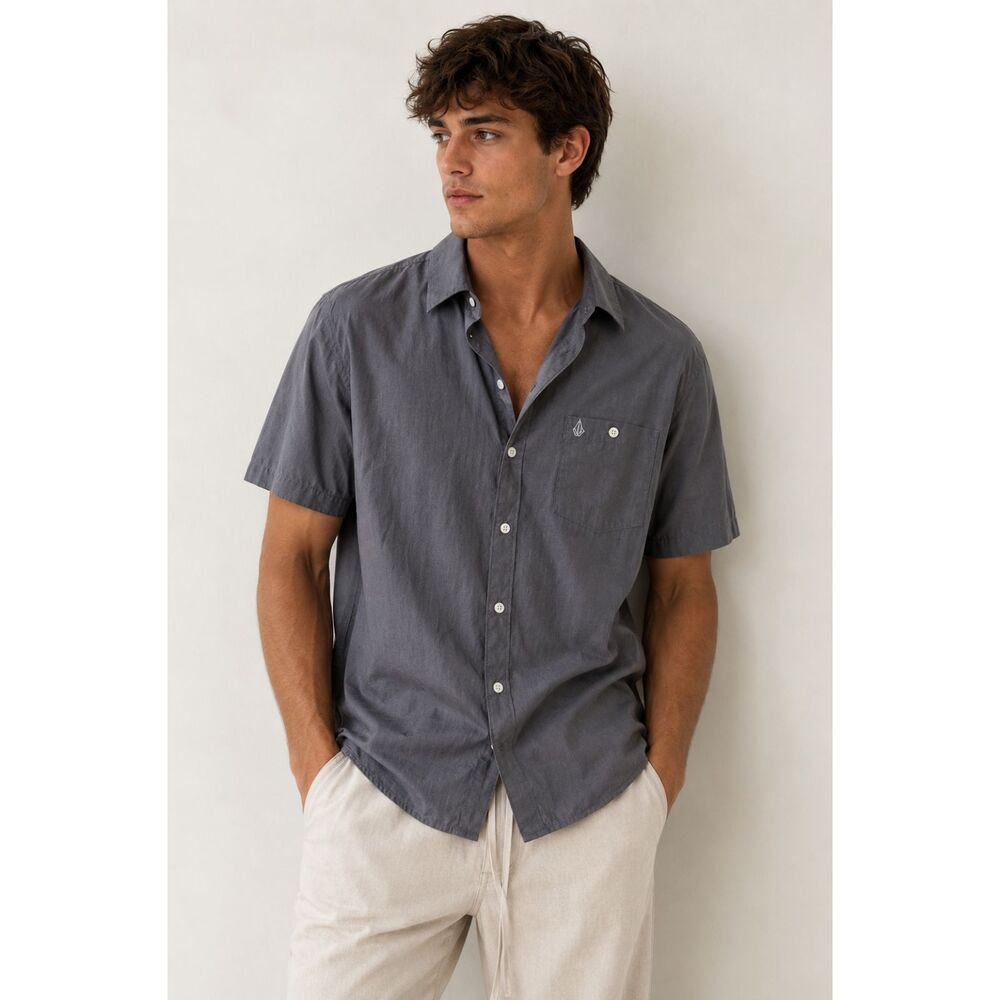 VOLCOM Everett Classic Fit Short Sleeve Button Down‎ Gray Large